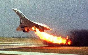 Concorde_Air_France_Flight_4590_fire_on_runway.jpg