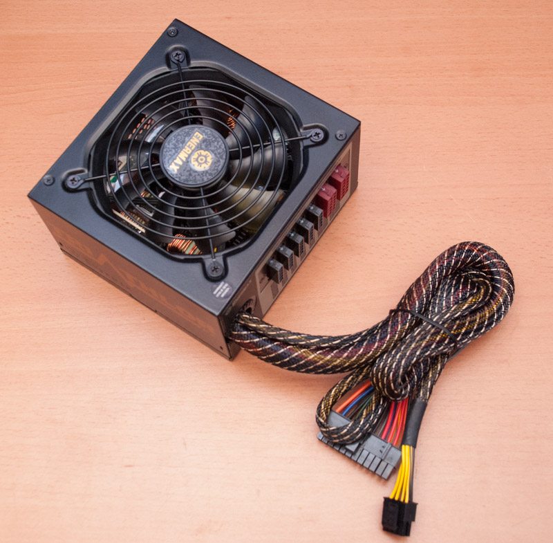 Enermax-Triathlor-700W-8.jpg