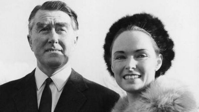 _88763358_princeandprincess.jpg