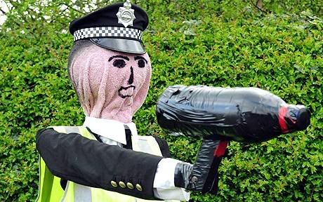 scarecrow_1393613c.jpg